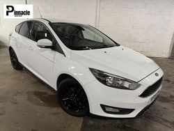 White Used 2015 Ford Focus Zetec Hatchback | £4,995 (Fair price)