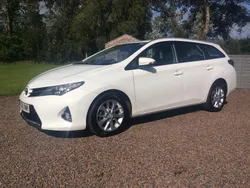 White Used 2014 Toyota Auris Estate | £4,200 (Fair price)