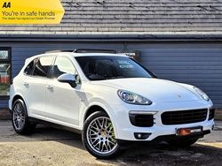 White Used 2017 Porsche Cayenne Platinum Edition SUV | £29,489 (Expensive)