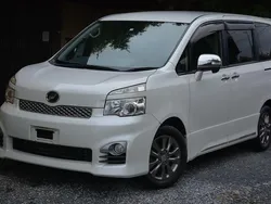 Pearl white Used 2012 Toyota Voxy MPV | £10,995 (Expensive)