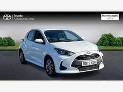 White Used 2022 Toyota Yaris Hybrid Hatchback | £16,455 (Fair price)