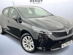 New 2025 Renault Clio V Evolution Hatchback | £18,399 (Fair price)