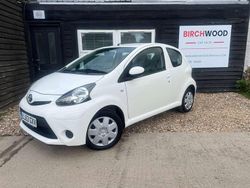 White Used 2014 Toyota Aygo Hatchback | £4,395 (Good price)