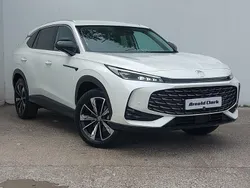 White New 2025 MG HS Trophy SUV | £23,998 (Fair price)
