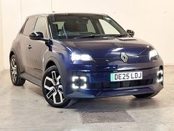 Blue New 2025 Renault R5 Komfort Hatchback | £25,498 (Fair price)