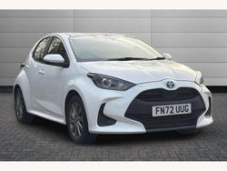 White Used 2022 Toyota Yaris Hybrid Hatchback | £17,450 (Fair price)