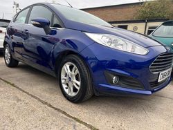 Blue Used 2014 Ford Fiesta Zetec Hatchback | £7,850 (Fair price)