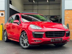 Red Used 2015 Porsche Cayenne SUV | £29,995 (Expensive)