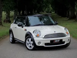 White Used 2009 Mini Cooper Hatch Hatchback | £3,250 (Fair price)