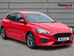 Race red Used 2019 Ford Focus ST-Line Hatchback | £9,978 (Fair price)