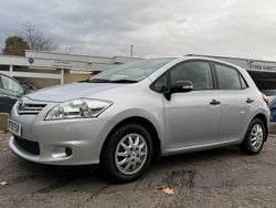 Silver Used 2010 Toyota Auris T2 Hatchback | £3,599 (Fair price)