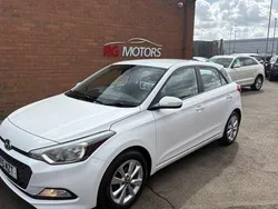 White Used 2015 Hyundai i20 SE Hatchback | £4,995 (A bit pricey)