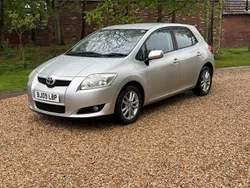 Silver Used 2009 Toyota Auris Hatchback | £2,395 (Good price)