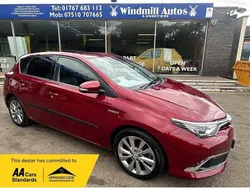 Red Used 2017 Toyota Auris Hybrid Hatchback | £9,950 (Fair price)