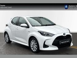 White Used 2020 Toyota Yaris Hybrid Hatchback | £14,499 (Good price)