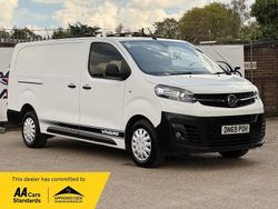 White Used 2019 Vauxhall Vivaro S Van | £9,490 (Fair price)
