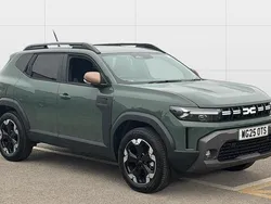 Green Used 2025 Dacia Duster Extreme SUV | £25,323