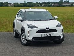 White Used 2022 Toyota Yaris Hybrid Estate | £17,498 (Good price)