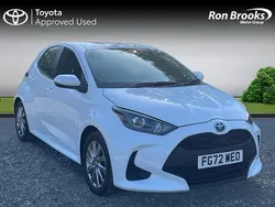 White Used 2022 Toyota Yaris Hybrid Hatchback | £15,792 (Good price)