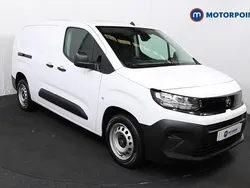 White New 2025 Vauxhall Combo MPV | £17,999 (Fair price)