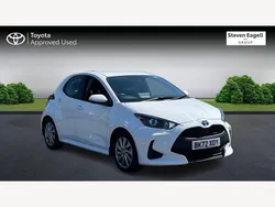 White Used 2022 Toyota Yaris Hybrid Hatchback | £16,578 (Fair price)