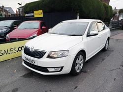 White Used 2014 Skoda Octavia GreenLine Hatchback | £7,795 (Fair price)