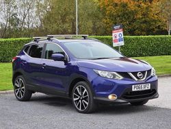 Blue Used 2015 Nissan Qashqai Tekna SUV | £6,645 (Fair price)