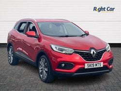 Red Used 2019 Renault Kadjar Iconic SUV | £10,999 (Fair price)