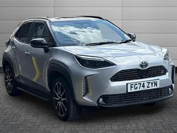 Silver with black roof Used 2025 Toyota Yaris Cross Sport SUV | £28,981 (Expensive)