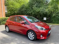 Red Used 2014 Toyota Yaris Hybrid Plus Hatchback | £6,325 (Expensive)