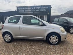 Silver Used 2005 Toyota Yaris Hatchback | £1,450 (Fair price)