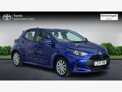 Blue Used 2022 Toyota Yaris Hybrid Hatchback | £16,999 (Fair price)