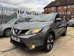 Grey Used 2016 Nissan Qashqai N-Connecta SUV | £9,650 (Good price)