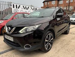 Black Used 2015 Nissan Qashqai Tekna SUV | £9,250 (Good price)
