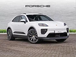 White Used 2025 Porsche Macan SUV | £74,990 (Expensive)