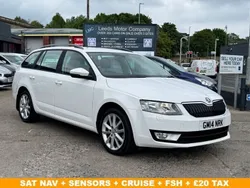 White Used 2014 Skoda Octavia Elegance Estate | £8,795 (Fair price)