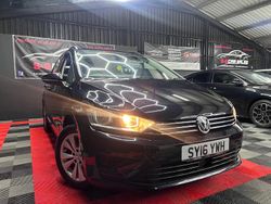 Black Used 2016 VW Golf Sportsvan SE MPV | £8,250 (Good price)