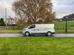 Grey Used 2022 Nissan Primastar Tekna MPV | £17,450 (Fair price)