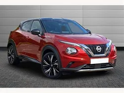 Fuji sunset red with pearl black roof Used 2021 Nissan Juke Tekna+ SUV | £15,495 (Fair price)