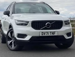 Crystal white Used 2021 Volvo XC40 R-Design SUV | £24,490 (Fair price)