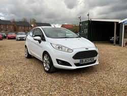 White Used 2013 Ford Fiesta Zetec Hatchback | £4,795 (Fair price)