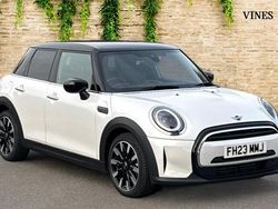White Used 2023 Mini Cooper Exclusive Hatchback | £22,506 (Fair price)