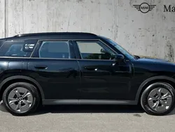 Midnight black ii Used 2024 Mini Countryman Classic SUV | £32,815 (Fair price)