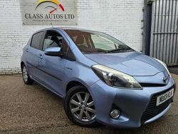 Blue Used 2013 Toyota Yaris Hybrid T4 Hatchback | £6,622