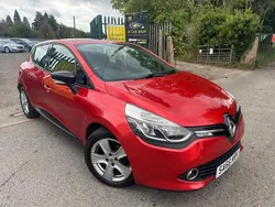 Red Used 2016 Renault Clio IV Dynamique Hatchback | £5,895 (Fair price)