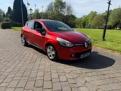 Red Used 2015 Renault Clio IV Dynamique Hatchback | £5,100 (Fair price)