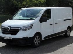 White Used 2022 Renault Trafic Business MPV | £14,995 (Good price)