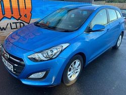 Blue Used 2016 Hyundai i30 SE Estate | £3,995 (Fair price)