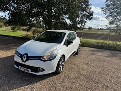 White Used 2013 Renault Clio IV Dynamique Hatchback | £2,491 (Fair price)