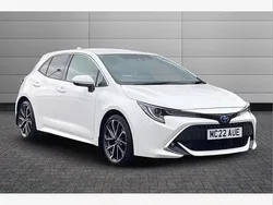 Pure white Used 2022 Toyota Corolla Hatchback | £19,991 (Fair price)